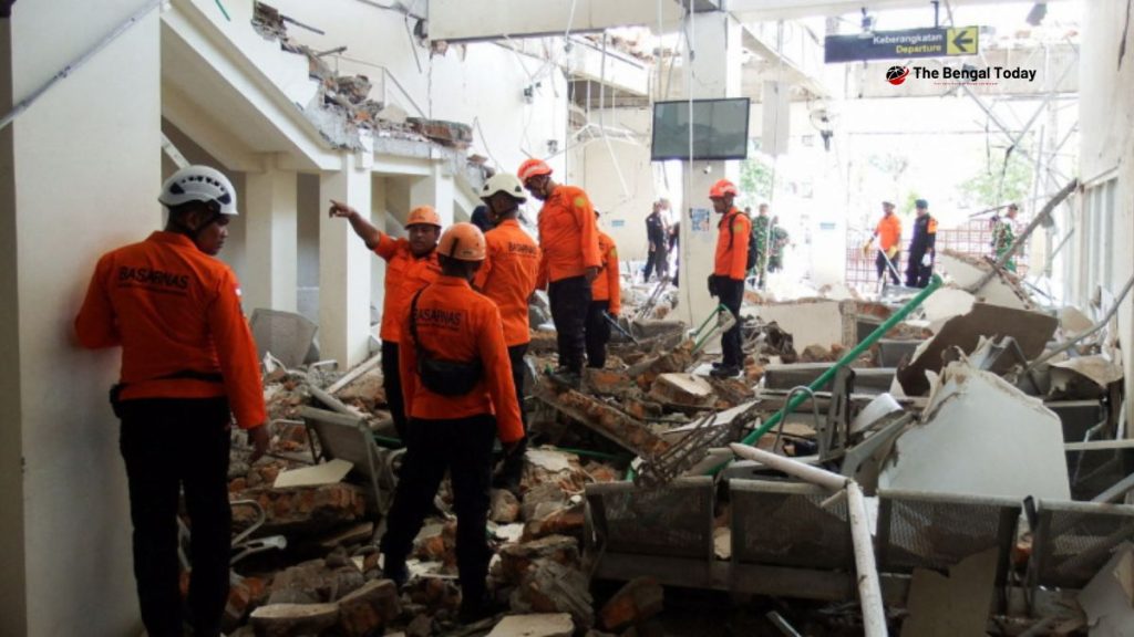 Thousands of families left out in the open! Devastating earthquake in Indonesia.