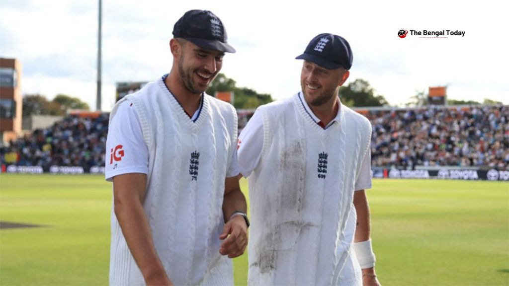 Pakistan reeling under the onslaught of the Tang-Robinson duo.
