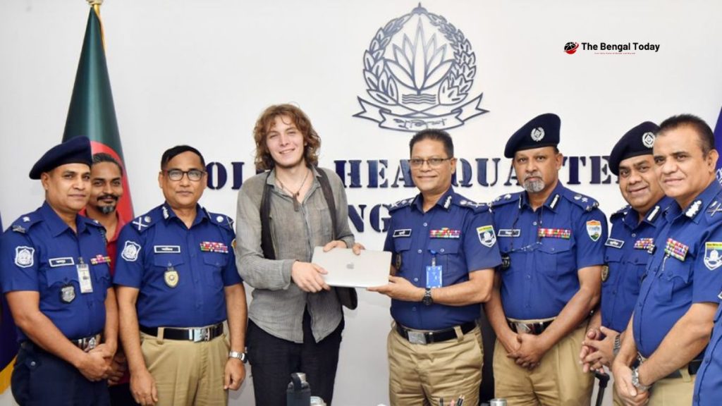 Laptop handed over to German tourist at Police Headquarters
